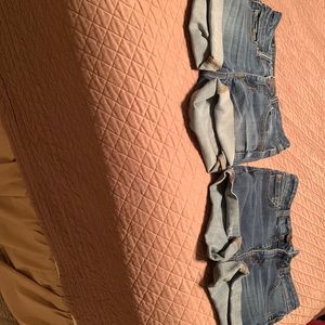 I’m selling American Eagle jeans shorts